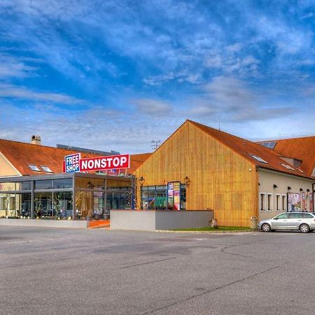 Hotel Itvv Chvalovice  Zewnętrze zdjęcie