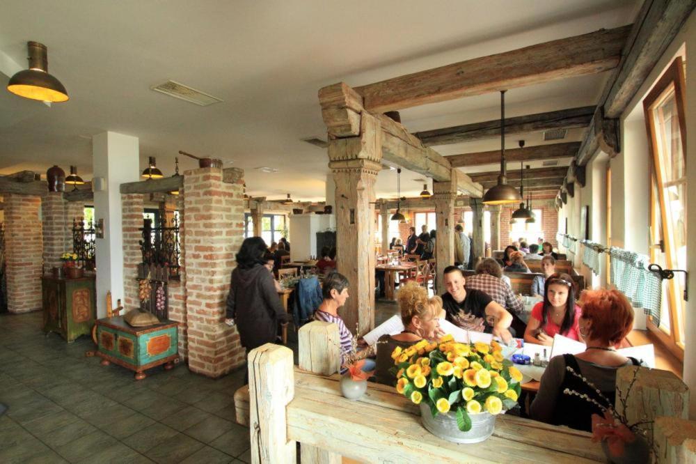 Hotel Itvv Chvalovice  Zewnętrze zdjęcie